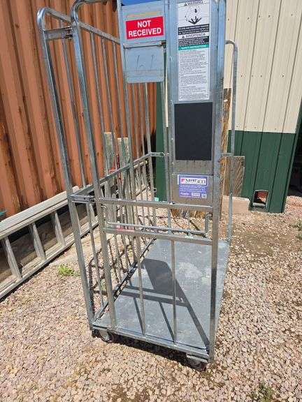 METAL ROLLING CART.