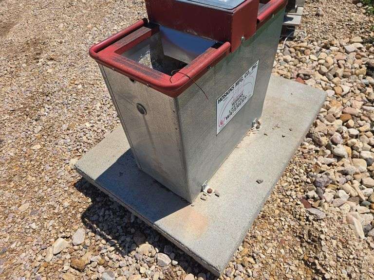 HOSKINS AUTO WATERER WITH HEATER. WITH SLAB OF CONCRETE.