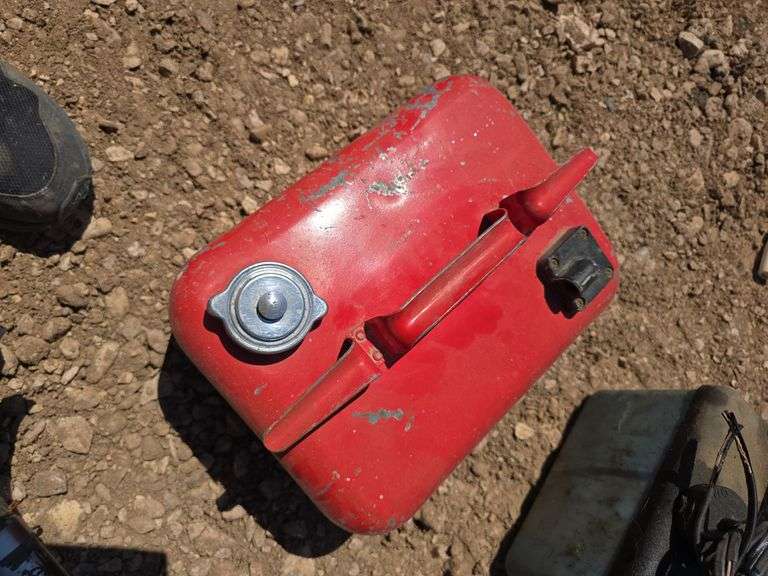 BOAT ENGINE AND GAS TANK, UNKNOWN CONDITION.