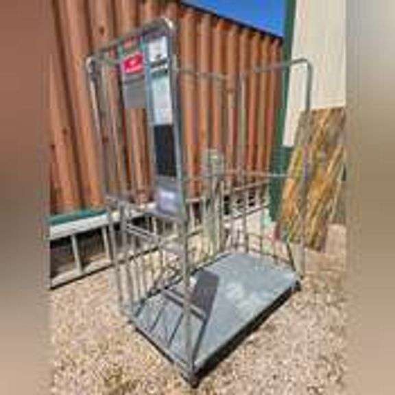 METAL ROLLING CART.