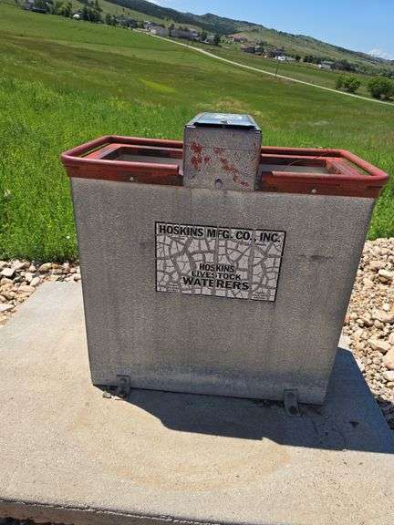 HOSKINS AUTO WATERER WITH HEATER. WITH SLAB OF CONCRETE.