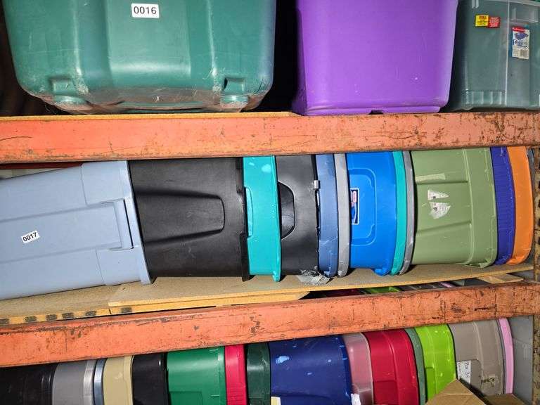 MIDDLE ROW OF TOTES, NO LIDS.