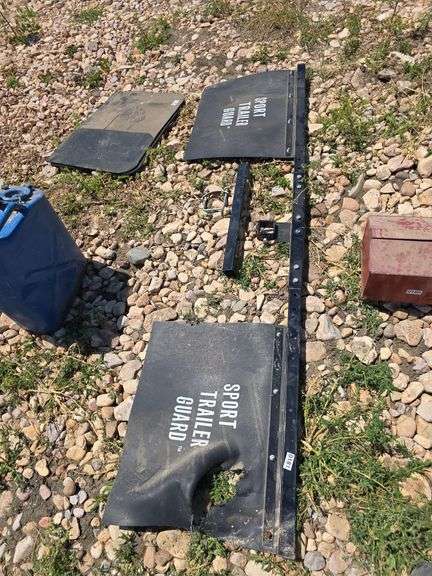 RECEIVER HITCH PICKUP MUD FLAPS.
