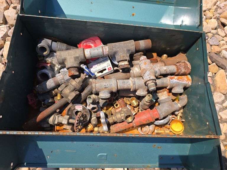 METAL TOOL BOX WITH FITTINGS.