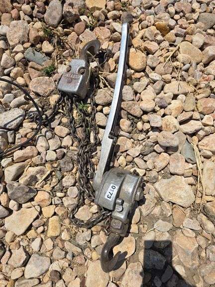 1 1/2TON CHAIN COME-A-LONG.