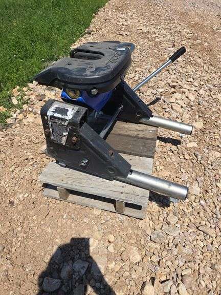 REESE R-16 SLIDING 5TH WHEEL HITCH.