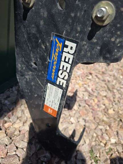 ADJUSTABLE REESE RECEVIER HITCH.