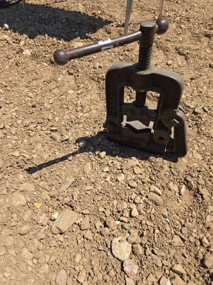 PIPE VISE.