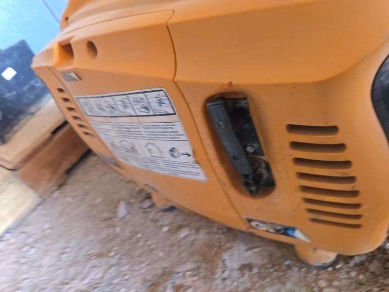 GENERAC 2000 GENERATOR. RUNS GOOD.