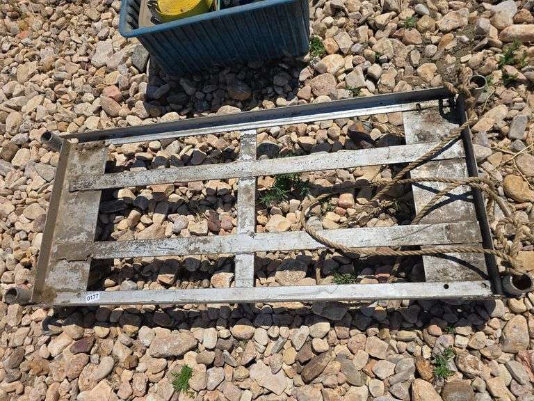 METAL ROLLING CART.