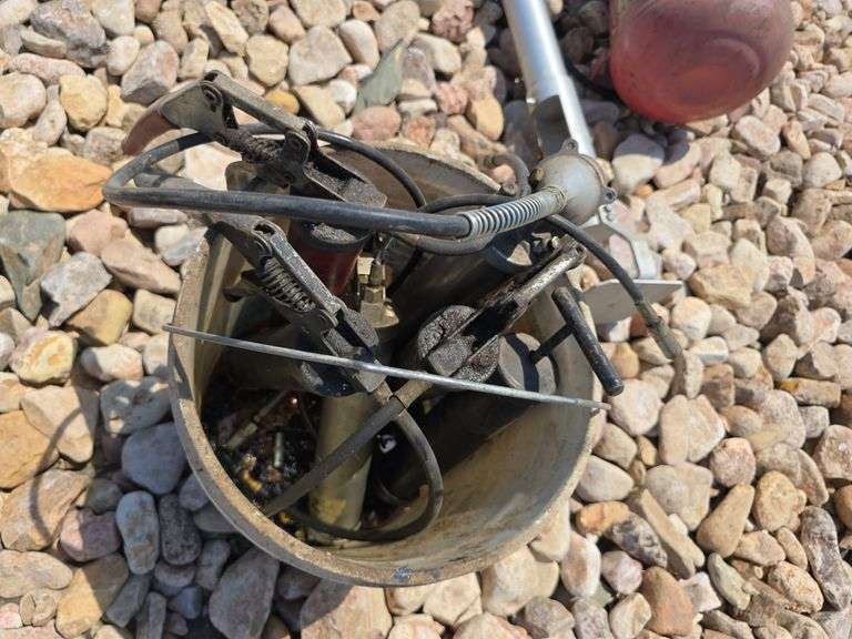 AIR GREASE GUN AND HAND PUMP GREASE GUNS.
