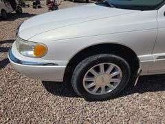 1999 LINCOLN CONTINENTAL. 32V INTECH V8. AUTO. 158K MILES. FRONT WHEEL DRIVE. RUNS AND DRIVES GOOD. ***THIS VEHICLE SELLS WITH TITLE!***