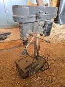 BENCHTOP DRILL PRESS. UNKNOWN CONDITION.