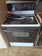 ELECTRIC STOVE/OVEN. WORKS.