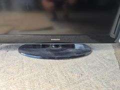 SAMSUNG FLAT SCREEN TV.