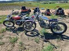 2- SUZUKI PARTS BIKES, MAKE ONE OUT OF THE 2. ***NO TITLES.***