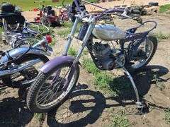 2- SUZUKI PARTS BIKES, MAKE ONE OUT OF THE 2. ***NO TITLES.***