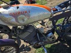 2- SUZUKI PARTS BIKES, MAKE ONE OUT OF THE 2. ***NO TITLES.***