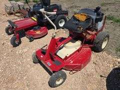 SNAPPER RIDING MOWER, RUNS AND DRIVES.