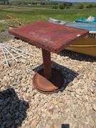 METAL STAND.