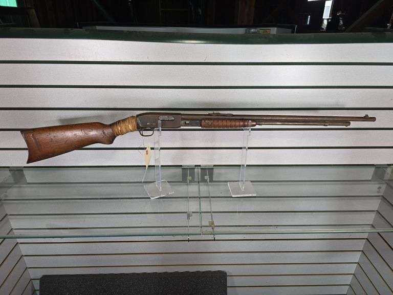 REMINGTON MODEL 25. 32WCF. PUMP ACTION RIFLE. BLUING LOSS, SURFACE RUST. STOCK IS TAPED AROUND GRIP. S/N: 2748.