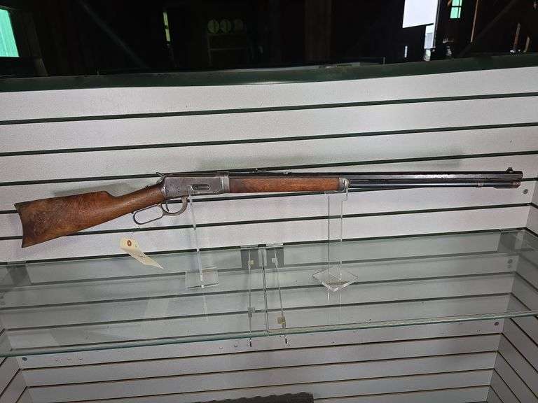 WINCHESTER MODEL 1894. 30 W.C.F. LEVER ACTION OCTAGONAL BARREL RIFLE. SOME BLUING LOSS AND LIGHT SURFACE RUST. COULD USE A GOOD CLEANING. S/N: 428381.