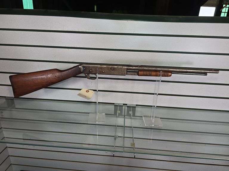 C.J. HAMILTON AND SON NO 39. 22 CAL SHORT. PUMP ACTION RIFLE. BLUING LOSS, SURFACE RUST.