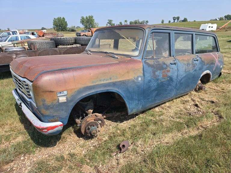 INTERNATIONAL TRAVELALL. PARTS. NO ENGINE. ***NO TITLE!***