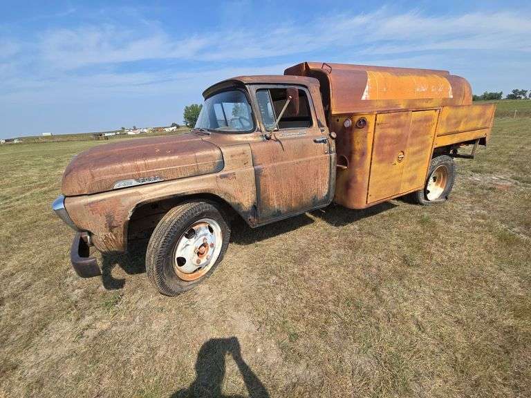 FORD F-500 FUEL TRUCK. MORE INFO TO COME ON YEAR. NON-RUNNING. RUST. MANUAL. ***THIS VEHICLE SELLS WITH TITLE!*** ***UPDATE 9-17 @5:38PM. OWNERS GOING TO FILE FOR DUPLICATE. THERE WAS A LIEN AGAINST IT THAT WILL BE CLEARED UP. MAY TAKE UP TO 6 WEEKS TO RECEIVE TITLE!***