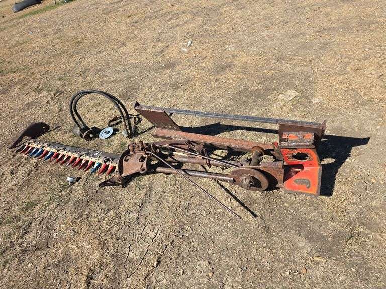 SKID STEER MOUNT SICKLE MOWER. NEEDS SOME ASSEMBLY.