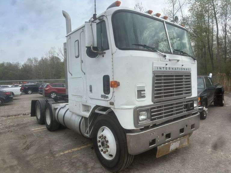 1983  INTERNATIONAL  COF-9670U  -