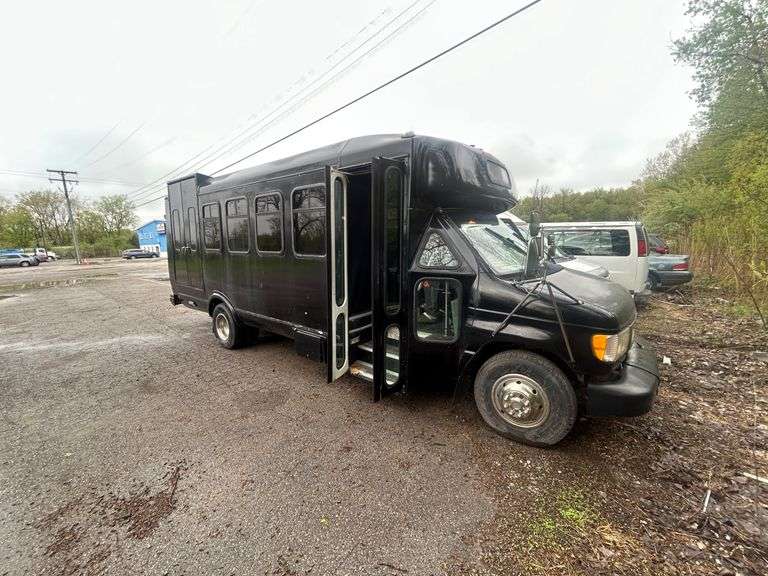 1997  FORD  E-450  Super Duty RV Cutaway