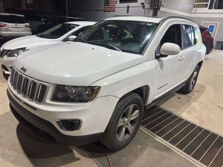 2016 JEEP Compass Latitude 1C4NJCEA8GD800716