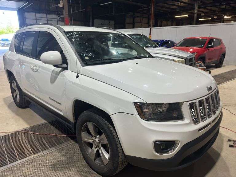 2016 JEEP Compass Latitude 1C4NJCEA8GD800716