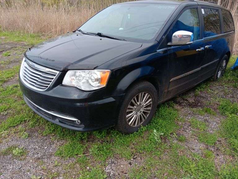 2014 CHRYSLER Town and Country Limited 2C4RC1GG2ER143634