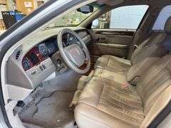 2005  LINCOLN  Town Car  -