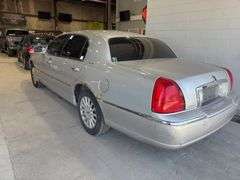 2005  LINCOLN  Town Car  -