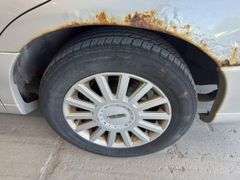 2005  LINCOLN  Town Car  -