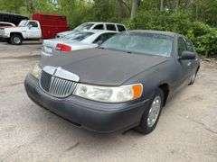 1999 LINCOLN Town Car Touring 1LNFM82W9XY602336 VMI-2516-1568-MI