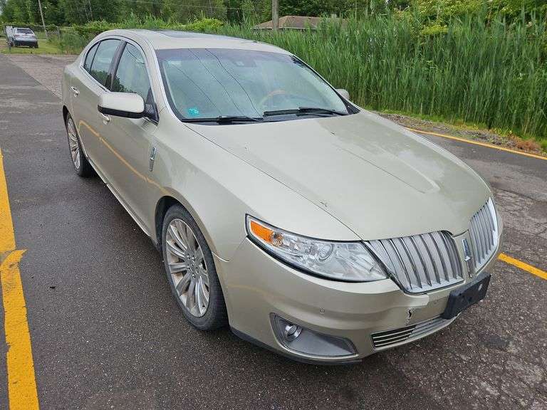 2010  LINCOLN  MKS  AWD