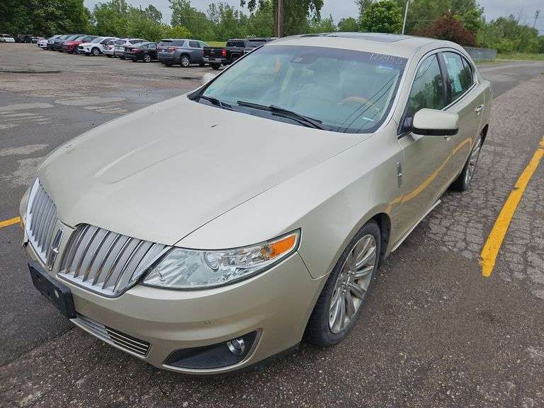 2010  LINCOLN  MKS  AWD