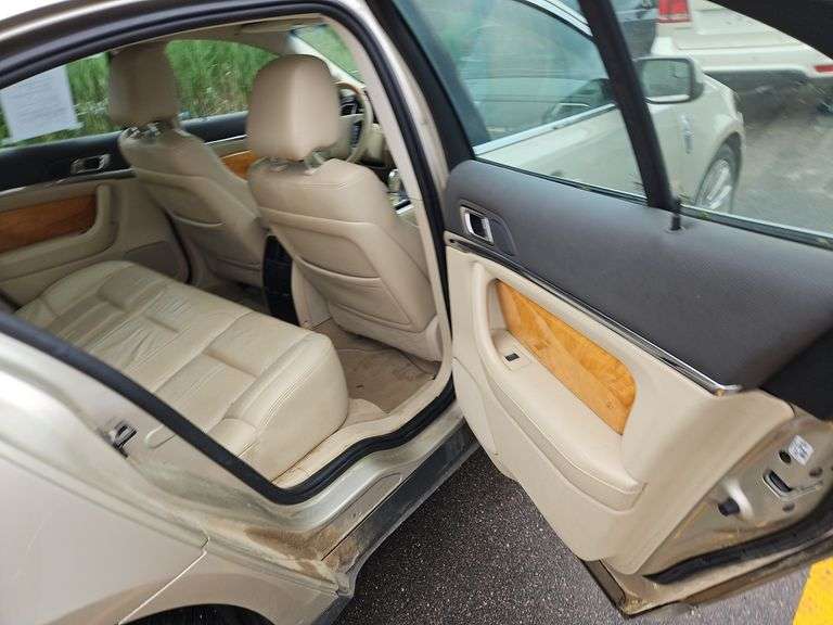 2010  LINCOLN  MKS  AWD