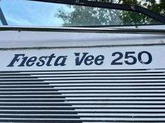 1988 RINKER FIESTA VEE 250