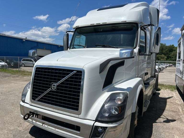 2016  VOLVO TRUCK  VNL  -