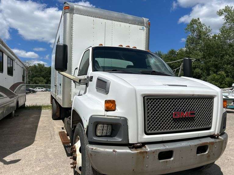 2005  GMC  C7  Box truck