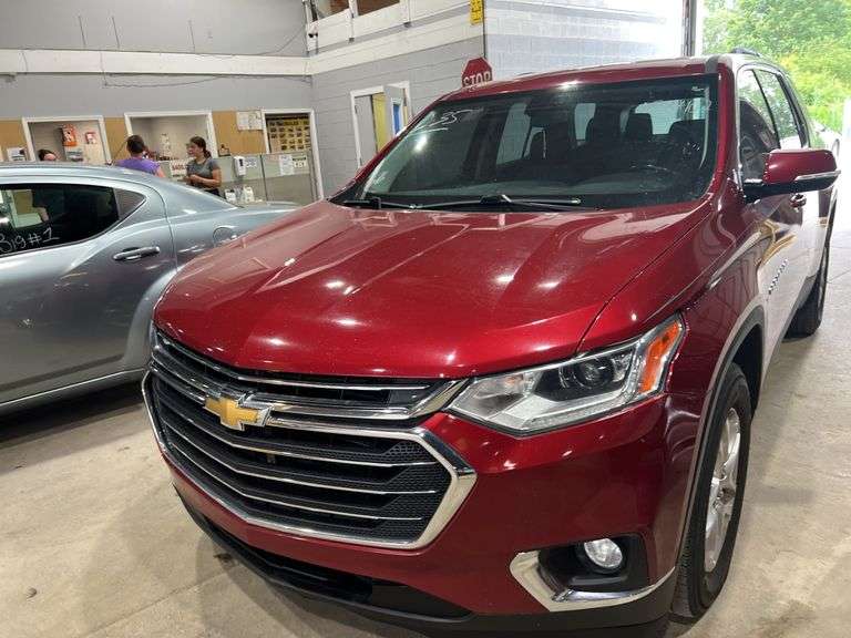 2018 CHEVROLET Traverse LT 1GNEVGKWXJJ147981