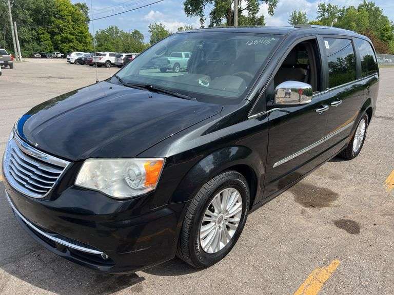 2013 CHRYSLER Town and Country Limited 2C4RC1GG4DR712272