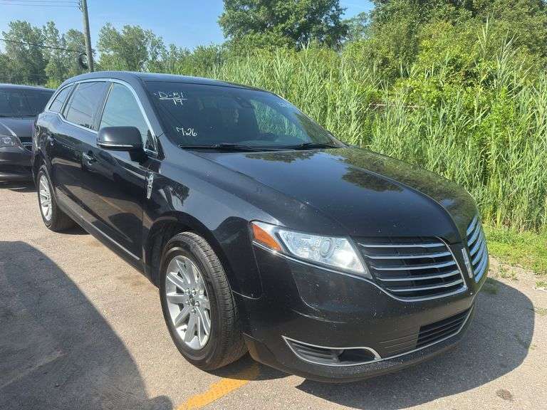 2019 LINCOLN MKT Livery 2LMHJ5NKXKBL00282