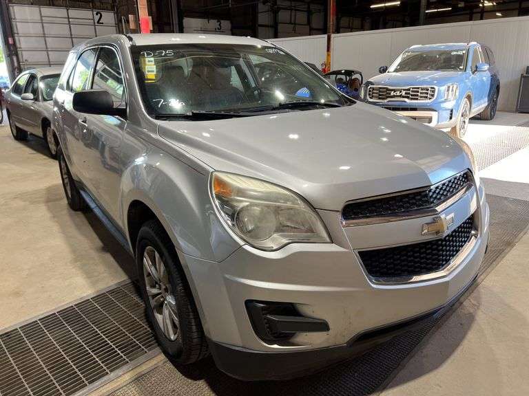 2013 CHEVROLET Equinox LS  1GNALBEK7DZ120520  VMI-2528-0231-MI