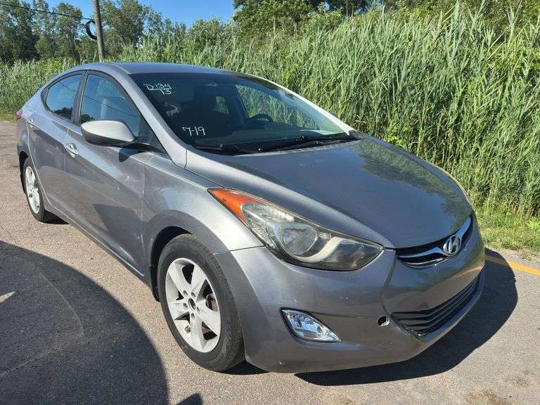 2013 HYUNDAI Elantra